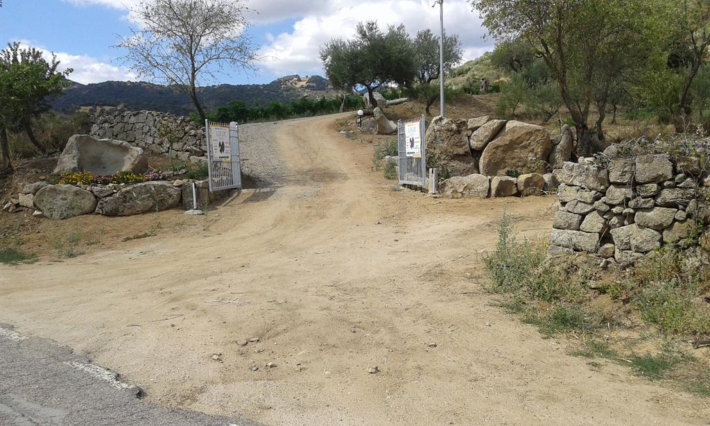 Agriturismo Locoe Oliena Dış mekan fotoğraf